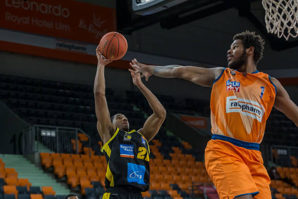 还是怒吼般 还是怒吼般